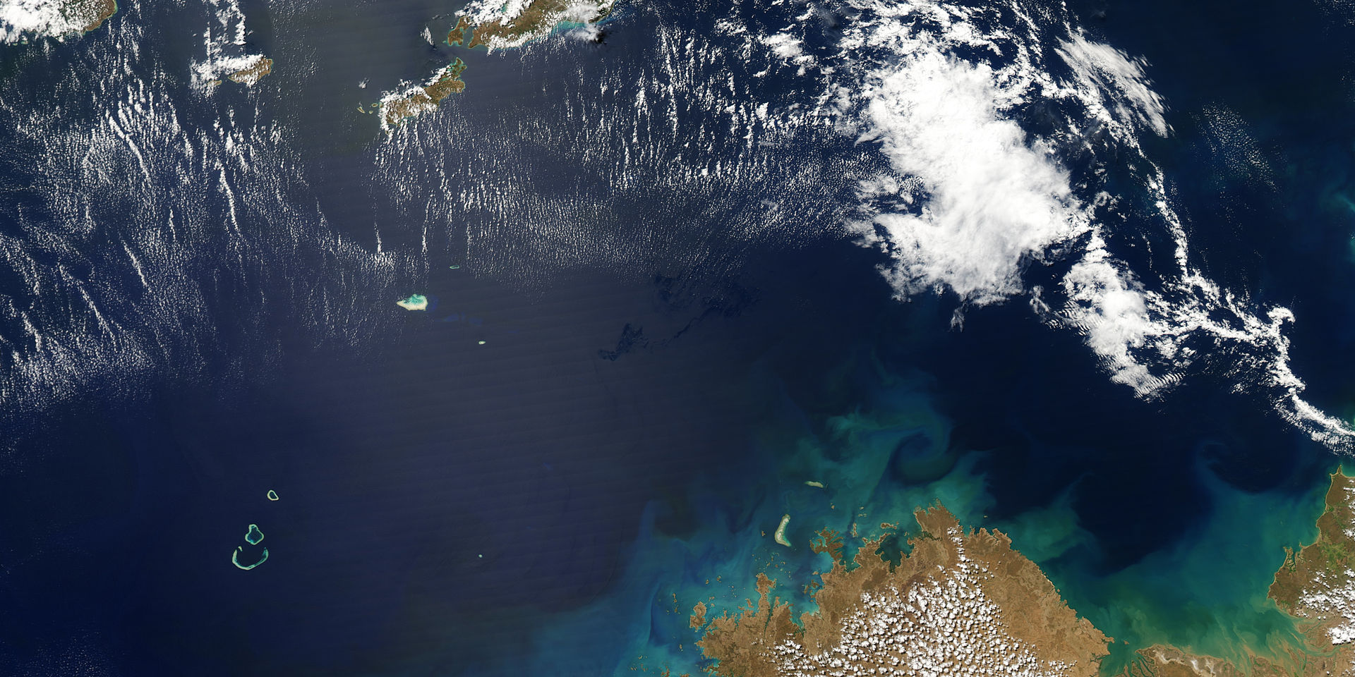 Oil_Slick_in_the_Timor_Sea_September-2009.jpg