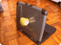 1574636-fake-apple-computer.jpg