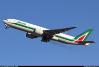 1981449-EI-ISA-Alitalia-Boeing-777-200_PlanespottersNet_435814.jpg